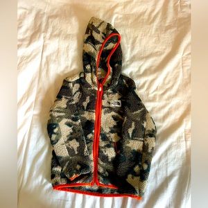 North Face Boys 5T fleece coat